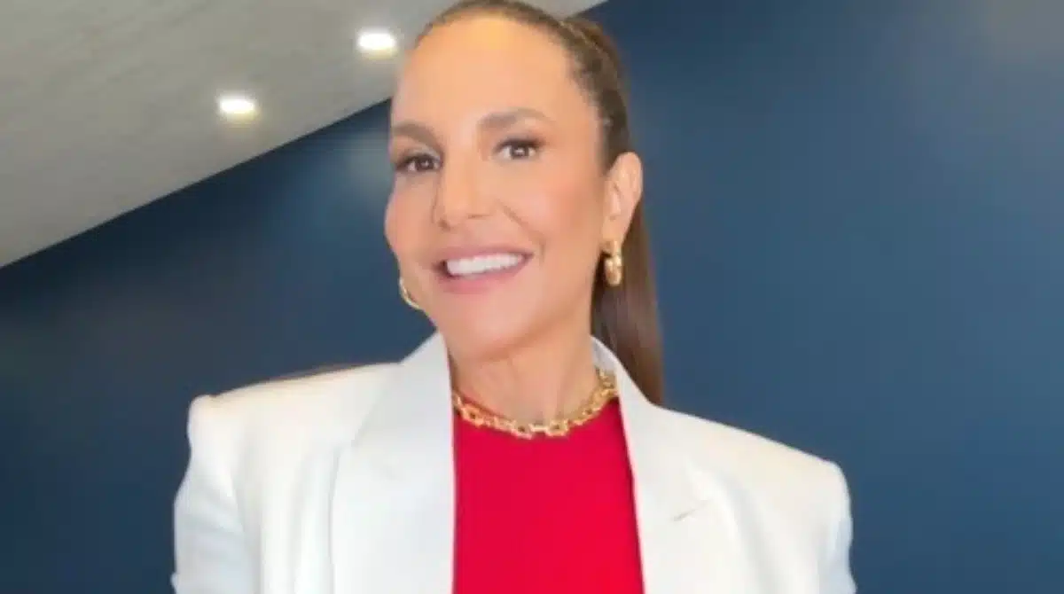 Ivete Sangalo apareceu com as filhas no cinema