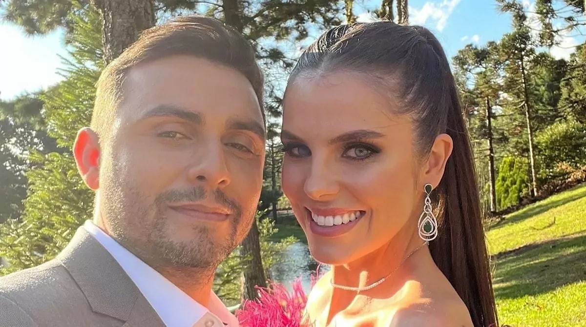 Mano Walter exibe seu filho em casamento