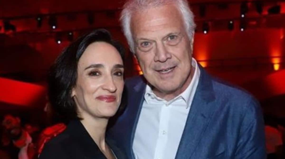 Pedro Bial posou com sua esposa e as filhas