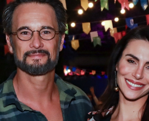 Esposa de Rodrigo Santoro surgiu com a filha caçula deles