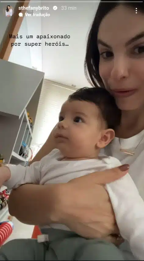 Sthefany Brito posa com seu bebê e mostrar sua coleção de brinquedos e impressiona 