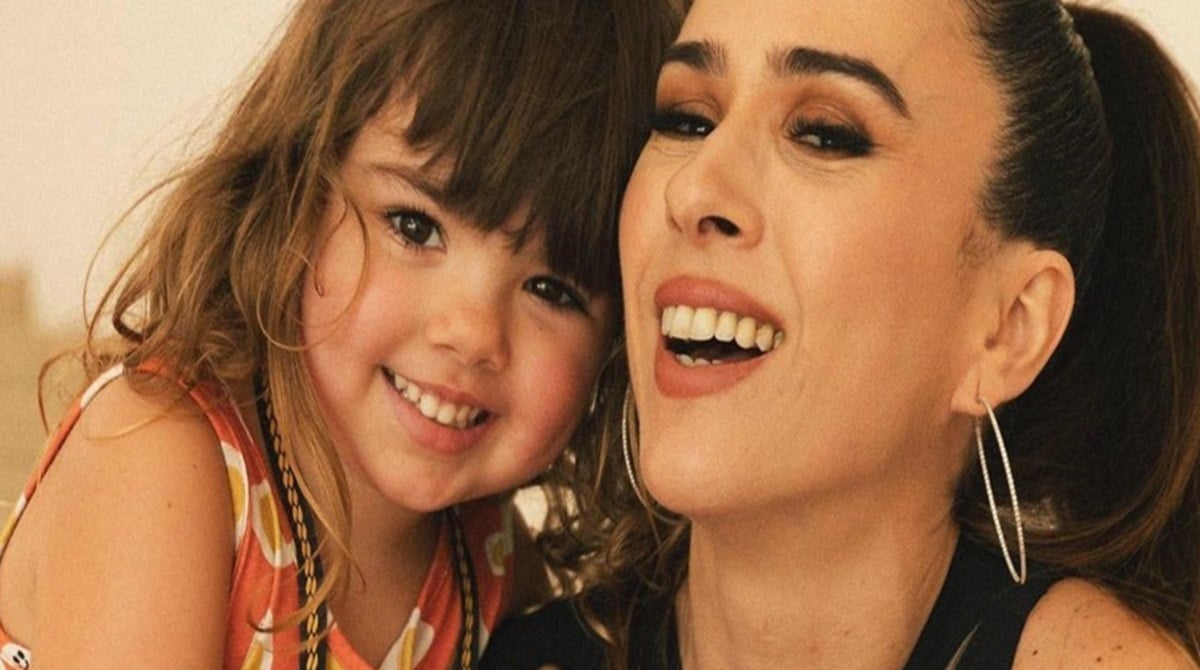 Tatá Werneck mostra foto usando o sapato da filha e surpreende