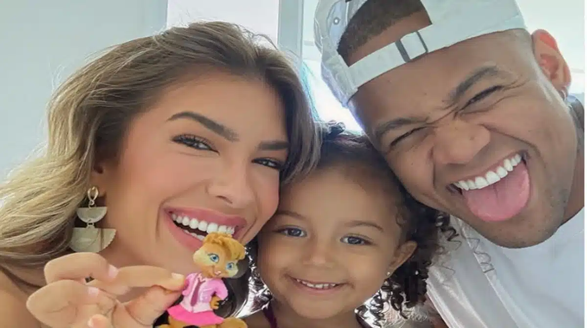 Lorena Improta mostra apresentação de sua filha com Léo Santana na escola e diz porque não foi