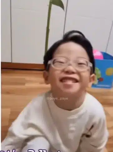 Menino Geum está muito melhor após seus pais mudarem