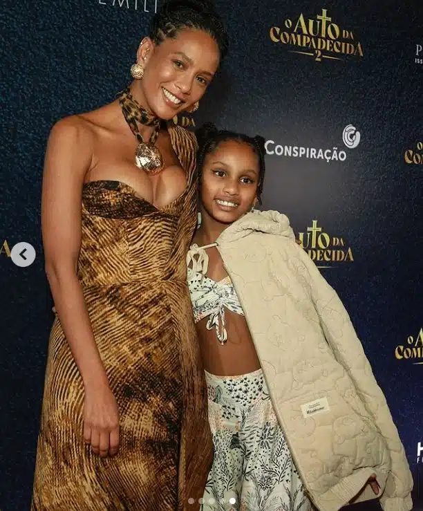 Taís Araújo posou com a filha Maria Antônia