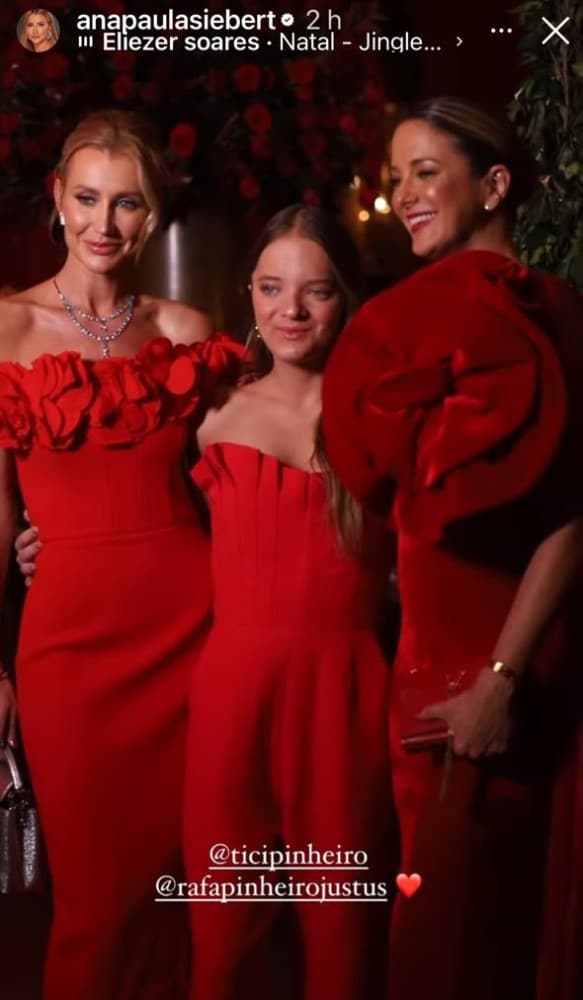 Ana Paula, Rafaella e Ticiane Pinheiro posam juntas em festa de decoradora