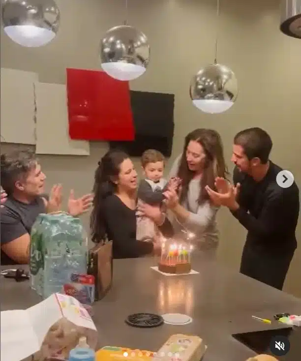 Claudia Raia celebrando o aniversário de sua filha com o ator Edson Celulari 