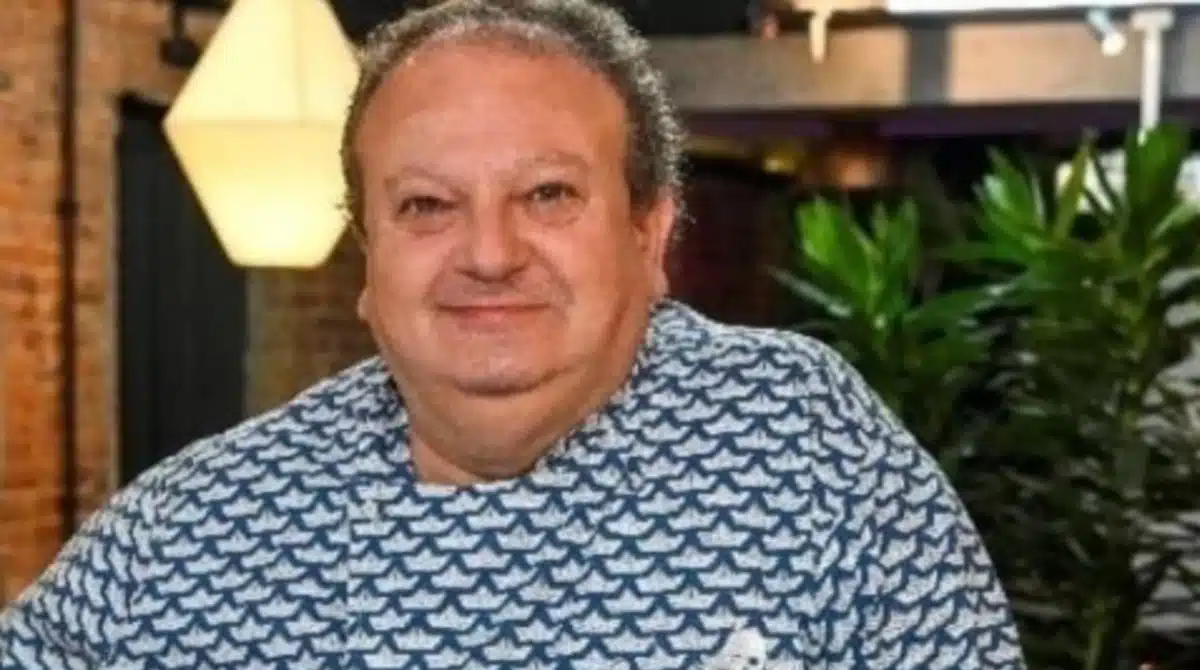 Erick Jacquin revelou a piscina de sua casa nova