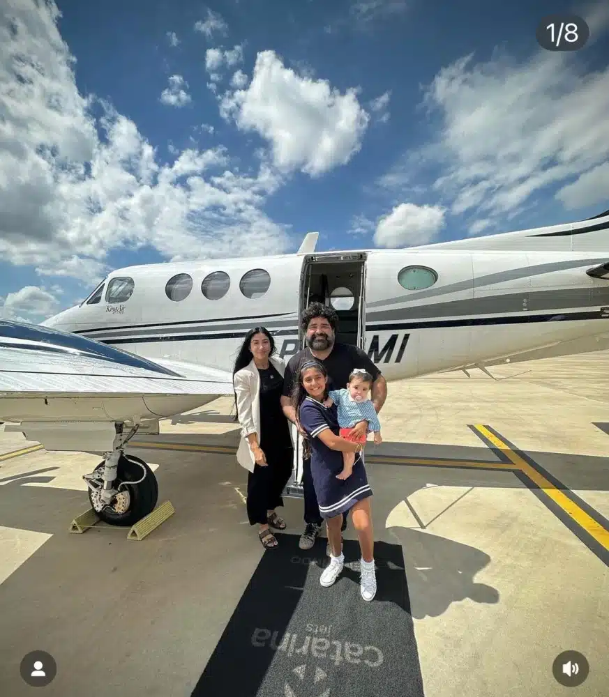 Fabiano Menotti com a família na 1ª viagem de avião da caçula