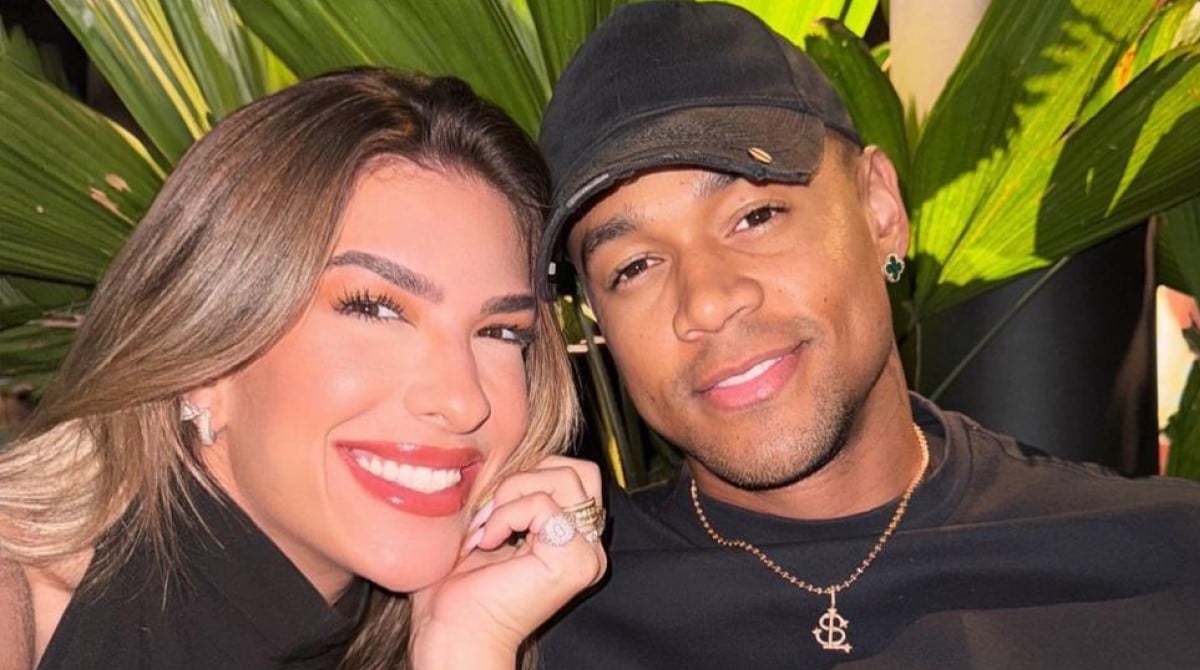 Lorena Improta mostra a filha com Léo Santana se maquiando