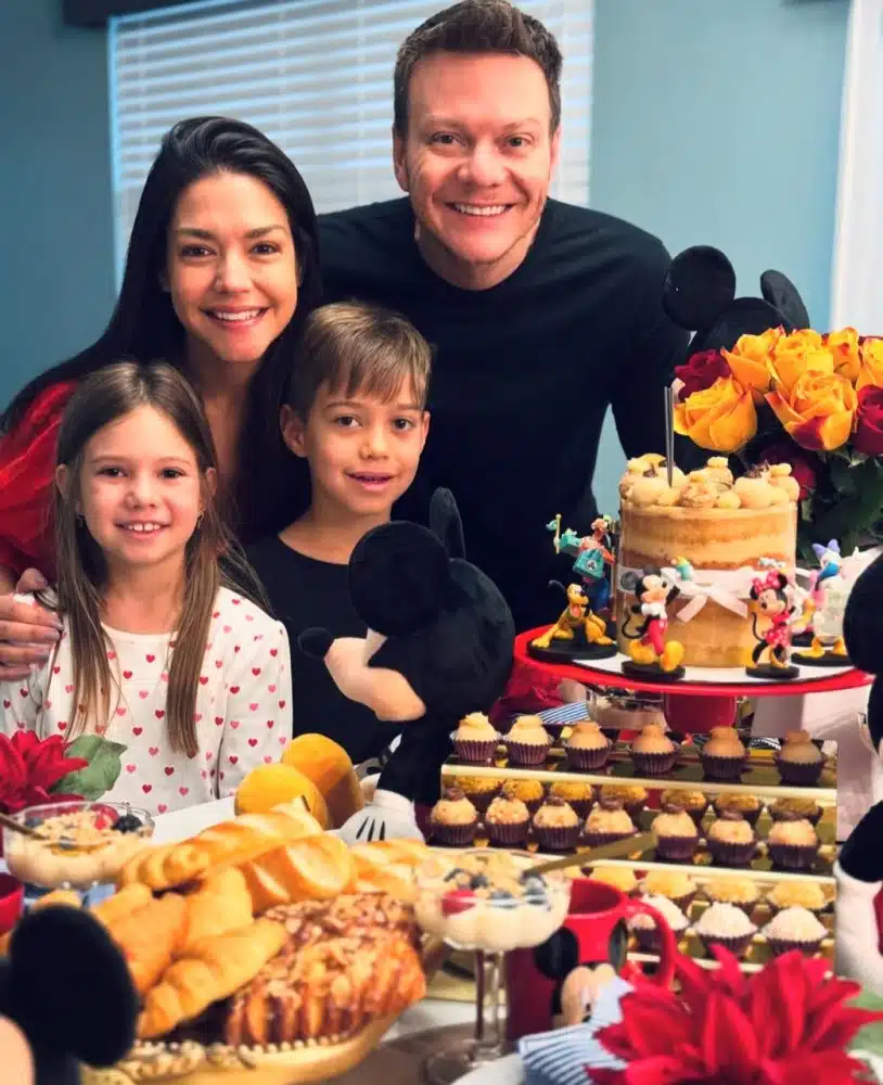 O café da manhã especial em família do aniversariante, o cantor Michel Teló