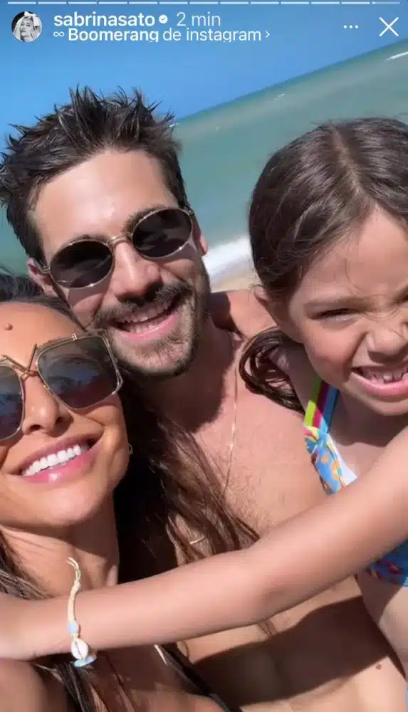 Zoe acompanhou Sabrina e Nicolas Prattes na viagem de lua de mel deles