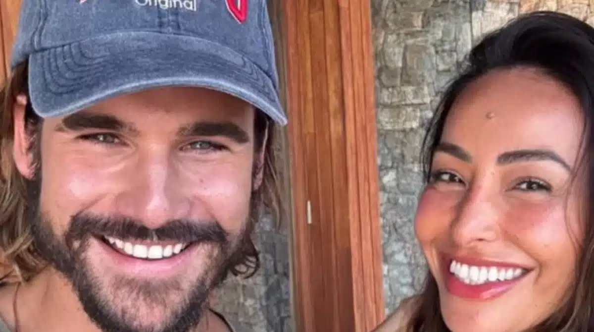 Nicolas Prattes e Sabrina Sato mostram lua de mel com Zoe