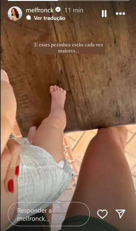 Esposa de Rodrigo Santoro junto com a filha deles