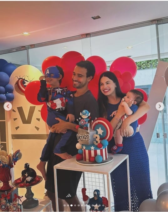 Sthefanny Brito celebra 4 meses do filho e explica porque publicou a festa de 3 meses.