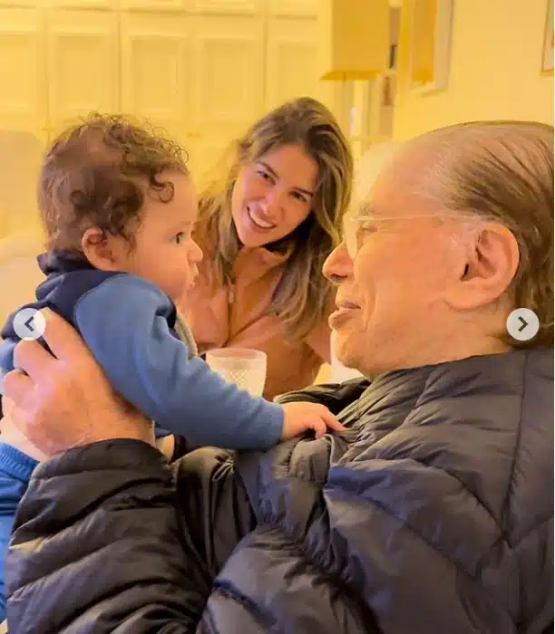 Silvio Santos com o filho de Rebeca Abravanel e Alexandre Pato