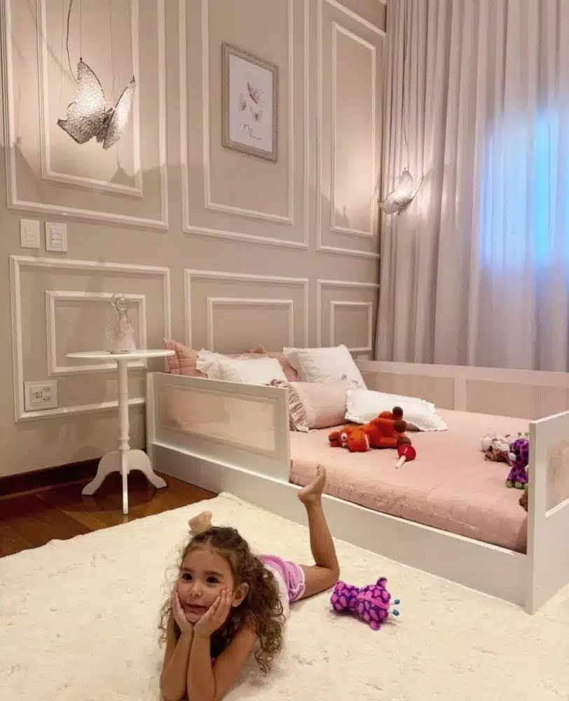 Olivia, filha de Aline e Daniel, surge em seu novo quarto dos sonhos