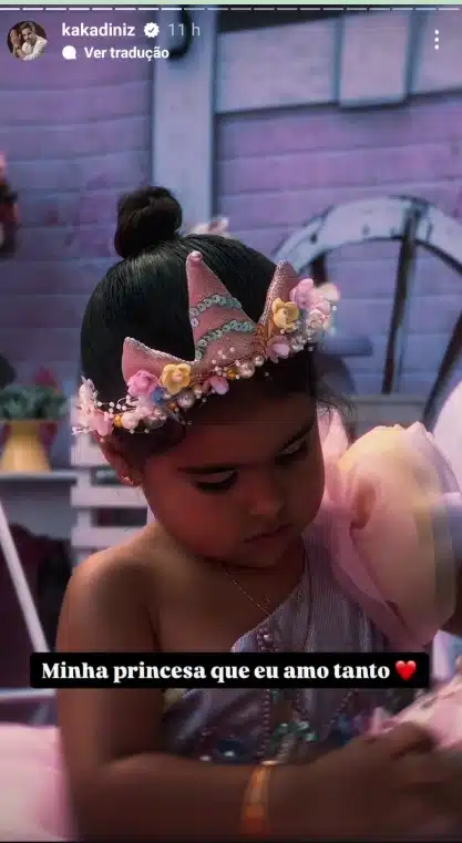 Filha de Simone Mendes surge vestida de princesa na sua festa de aniversário e encanta