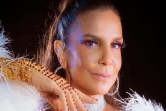 Ivete Sangalo surge com suas filhas gêmeas no palco em seu show em Salvador e surpreende