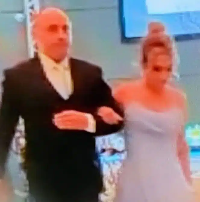 Pai e madrasta de Isabella Nardoni em um casamento