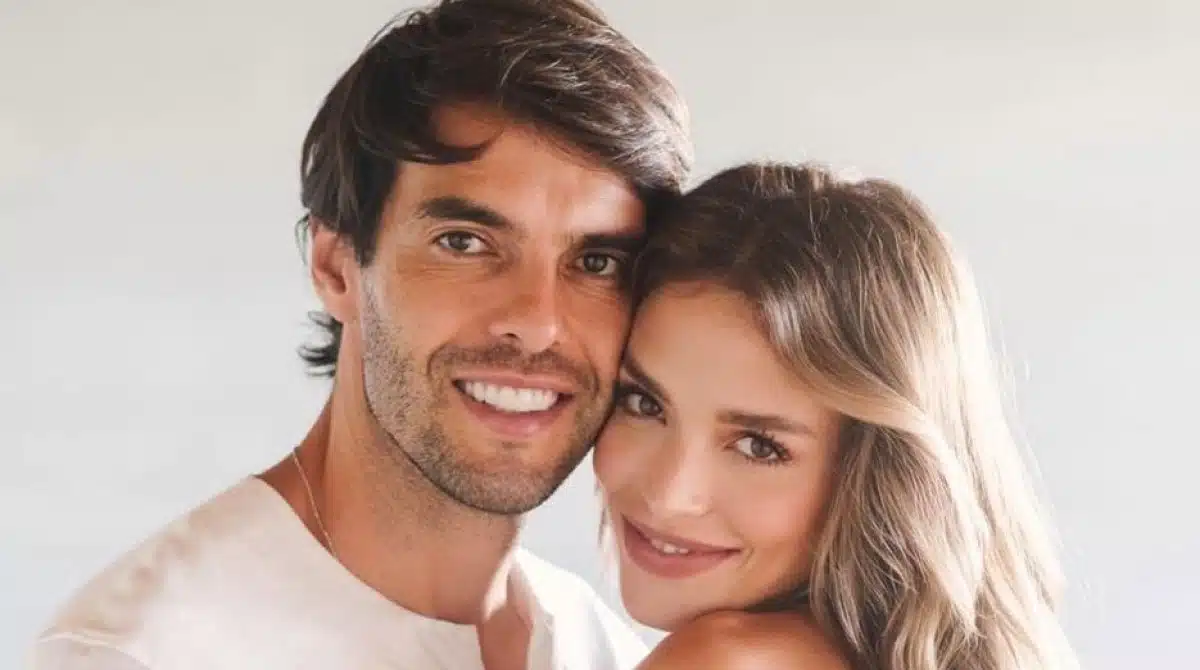 Kaká e Carol celebram os 2 anos da caçula com bolinho, na casa da vó