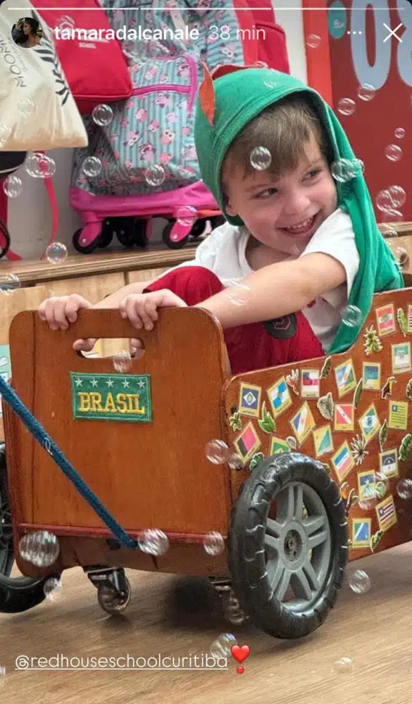 Kael, filho de Tamara e Kayky Brito, na escolinha