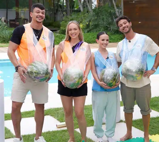 Larissa Manoela brincando em relação a gravidez