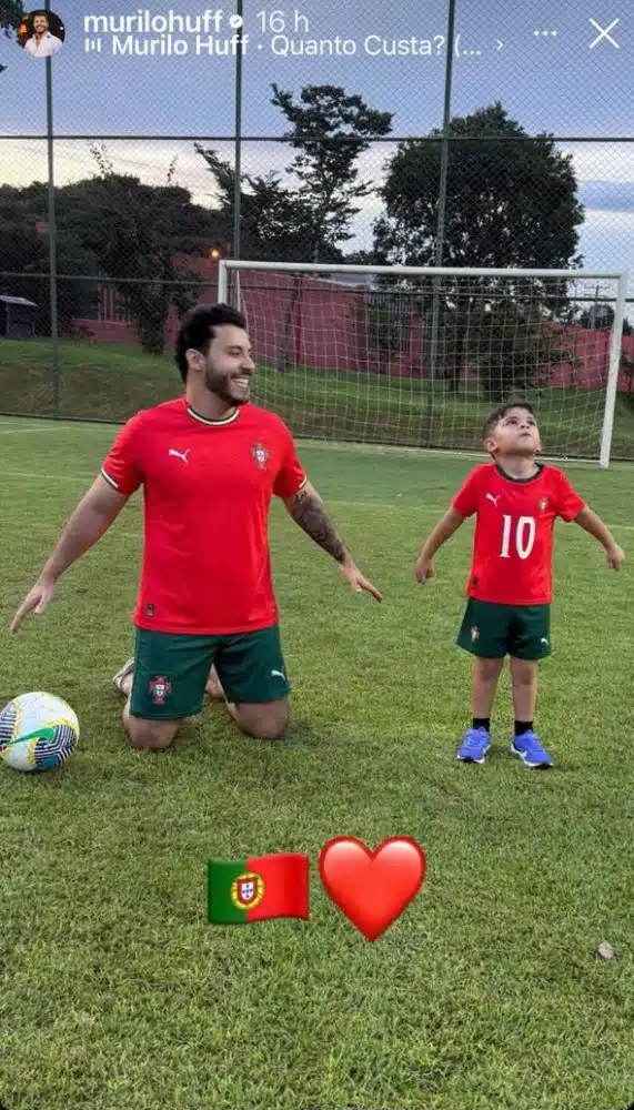 Léo, filho de Marília Mendonça, usando o uniforme da Seleção portuguesa