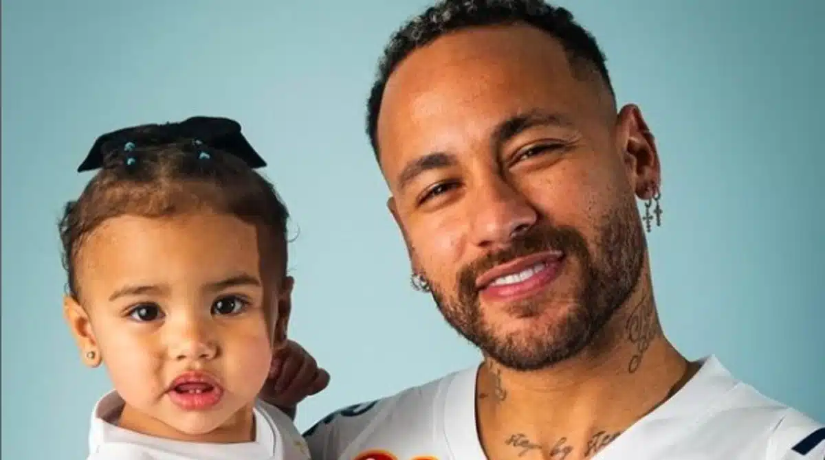 Filha de Neymar Jr apareceu com o guarda-costas