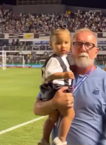 Filha de Neymar Jr com seu guarda-costas