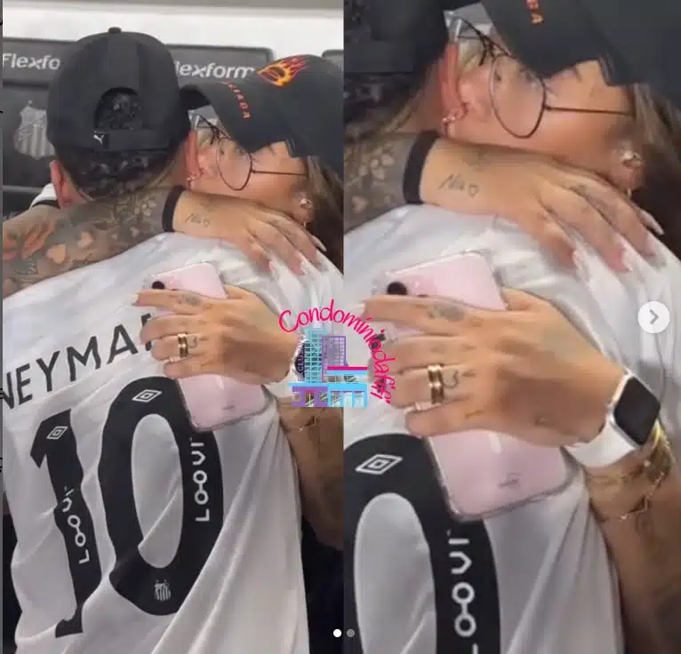 Rafaella Santos mostrando aliança ao lado de Neymar