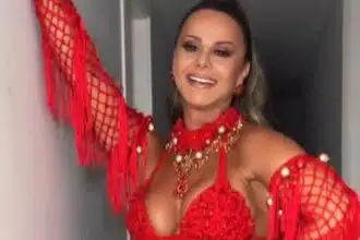 Viviane Araújo surge com o filho em ensaio de carnaval e desabafa