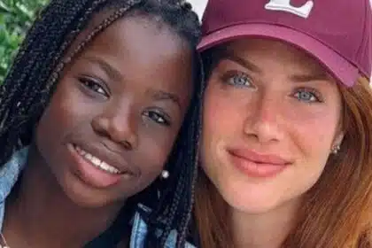 Giovanna Ewbank posa com sua filha e mostra novo visual impressiona