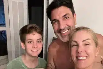 Ana Hickmann impressiona ao surgir com seu filho e Edu Guedes na feira