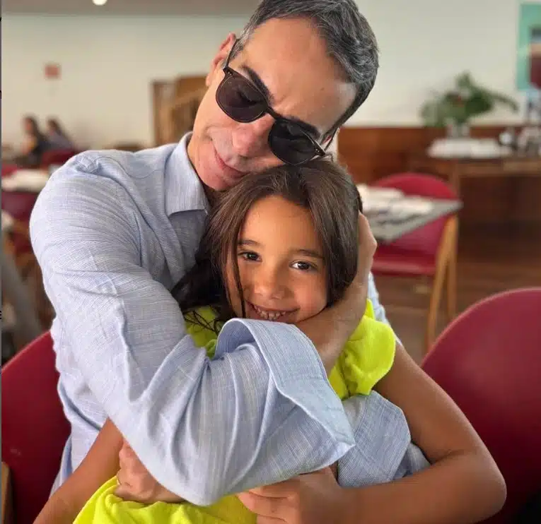 César Tralli junto com a sua filha Manuella