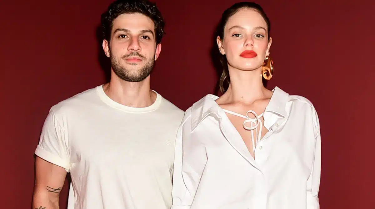 Chay Suede e Laura Neiva exibiram seus filhos