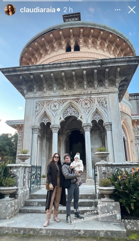 Claudia Raia visita com a família palácio em Sintra