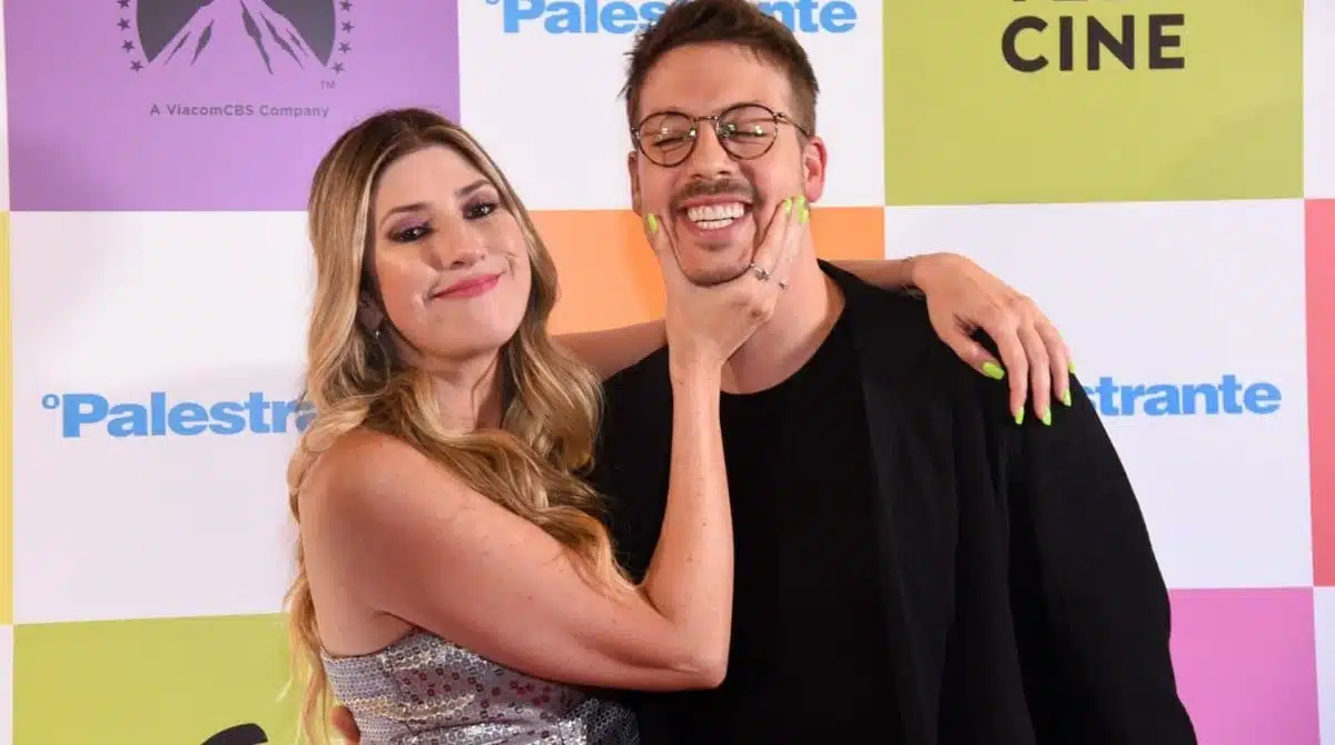 Dani Calabresa e Fábio Porchat surgem juntos e ela exibe gestação