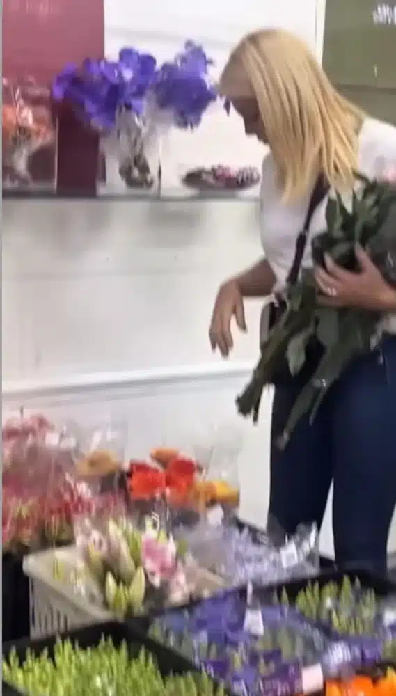 O chef Edu Guedes mostrou Ana comprando flores para a festa da filha