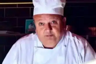 O chef Erick Jacquin mostra os filhos gêmeos cozinhando e se declara