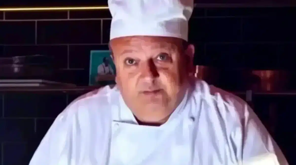 O chef Erick Jacquin mostra os filhos gêmeos cozinhando e se declara