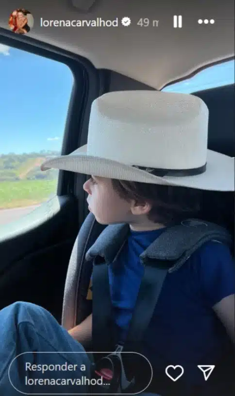 Filho de Lucas Lucco surge em viagem usando chapéu de cowboy e surpreende 