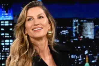 Gisele Bündchen apareceu com seu bebê em passeio