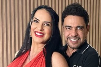 Graciele Lacerda e Zezé mostram a filha na cadeirinha do carro pela 1ª vez