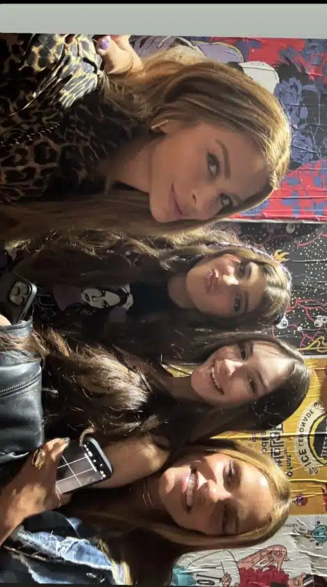 Grazi Massafera posa com sua filha com Cauã Reymond e com a atriz Isabelle Nassar  e a filha Maria em festival de música em São Paulo