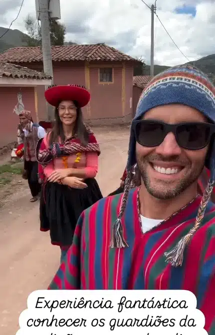 Ivete Sangalo e o marido com roupas típicas do Peru