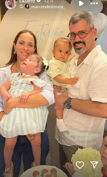 Juliano Cazarré e Letícia com os filhos Maria Guilhermina e Estevão