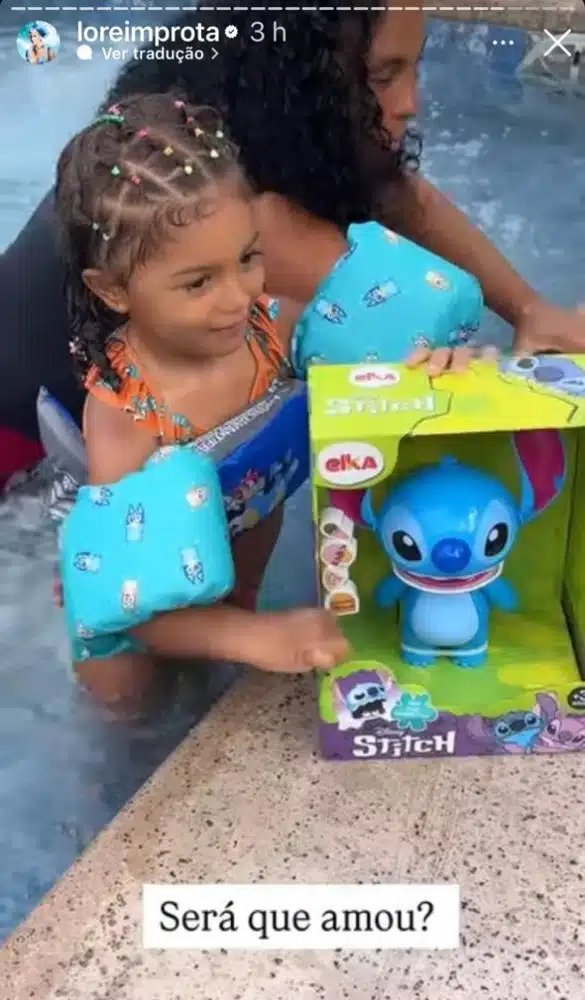 Liz, filha de Lorena Improta e Léo Santana, virou fã do Stitch, após festa das gêmeas de Ivete