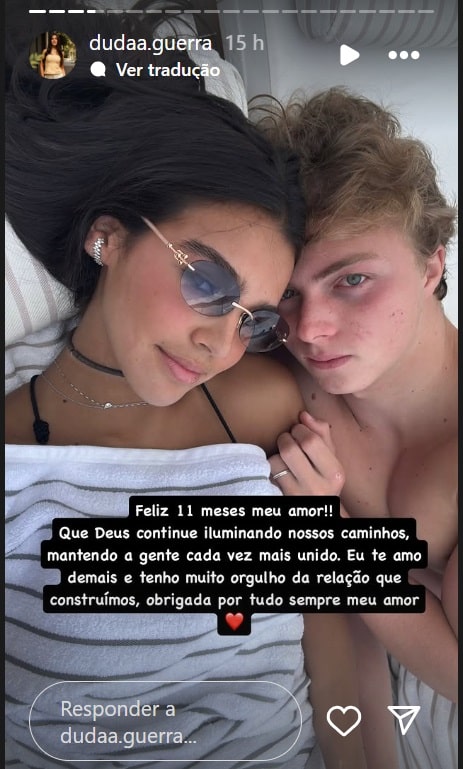 Filho de Luciano Huck e Angélica junto de sua namorada