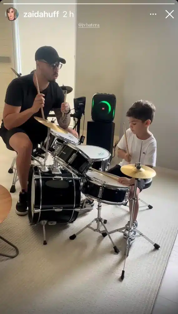 Léo, filho de Marília Mendonça e Huff, tocando uma música da mamãe 